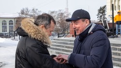 Губернатор вручил ключи от 25 новых автобусов главам пяти районов Сахалина