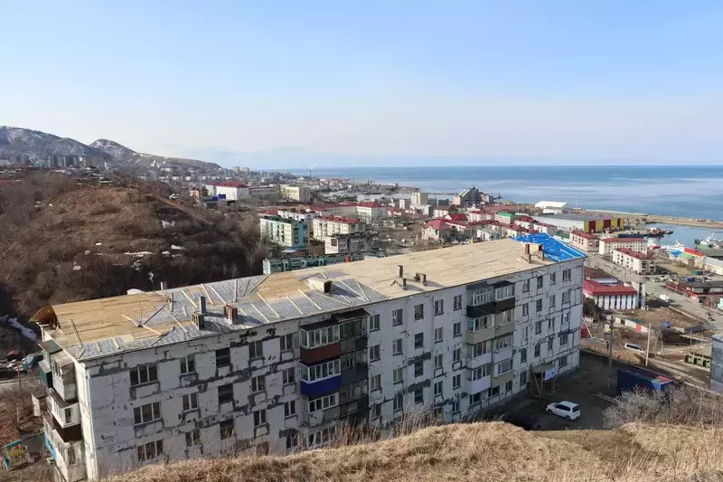 Продолжаем системно приводить в порядок жилой фонд Холмского округа