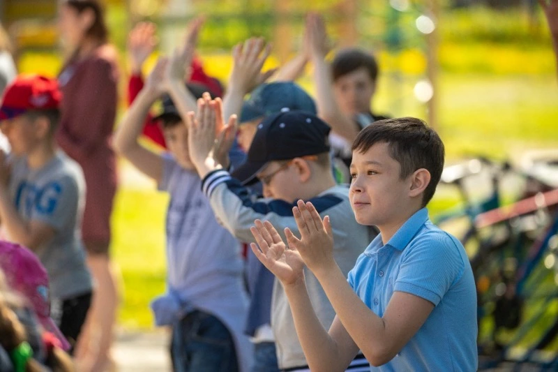 Сахалинские школьники получат путевки в международные летние лагеря