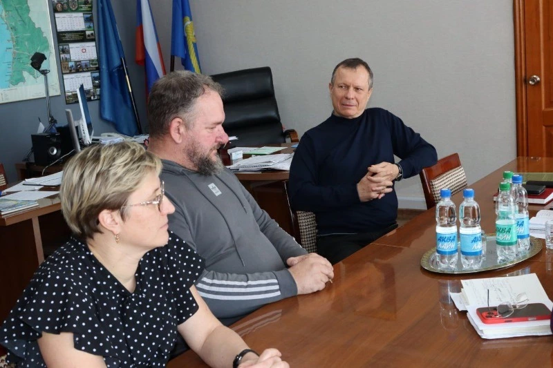 Мэр Дмитрий Любчинов встретился с ветераном специальной военной операции Ярославом Пеленковым