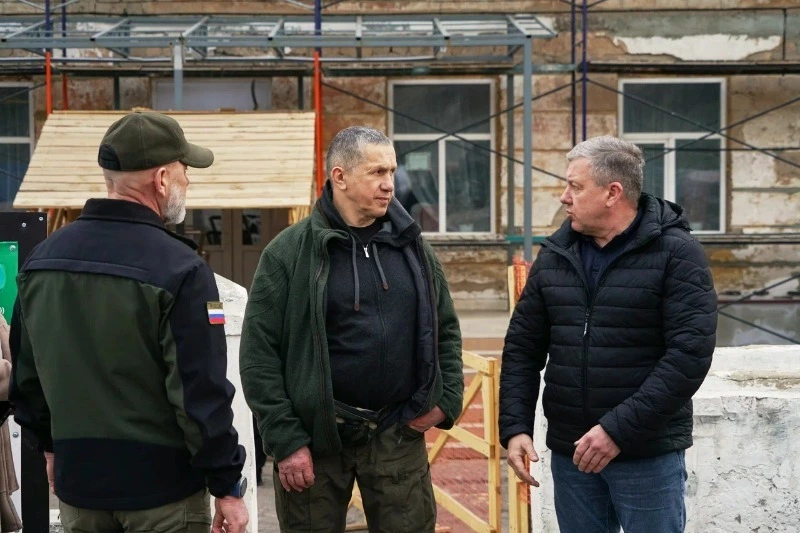 Юрий Трутнев проверил ход восстановительных работ на подшефных Дальнему Востоку территориях ДНР