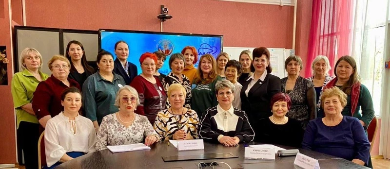 Члены «Холмского объединения женщин» приняли участие в круглом столе, посвященном семейным ценностям