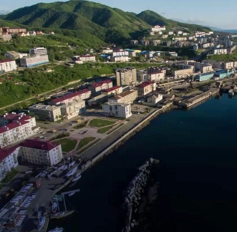 В. Лимаренко встретился с нуждающимися семьями из Холмского района