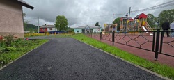 В Чапланово завершается обустройство детской площадки и тротуарной дорожки 