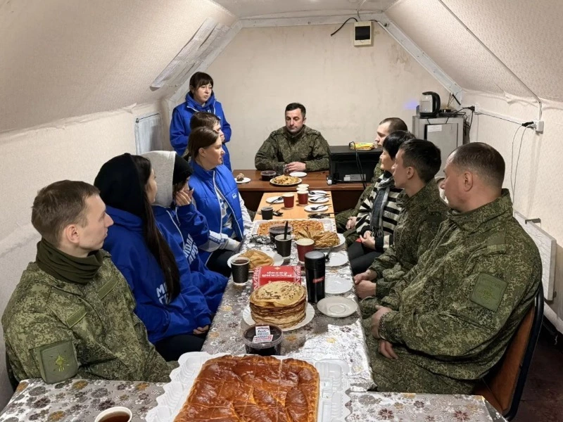 Активисты Единой России поздравили бойцов с наступающими праздниками