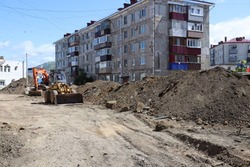 В Холмском округе продолжается капитальный ремонт дворовых территорий
