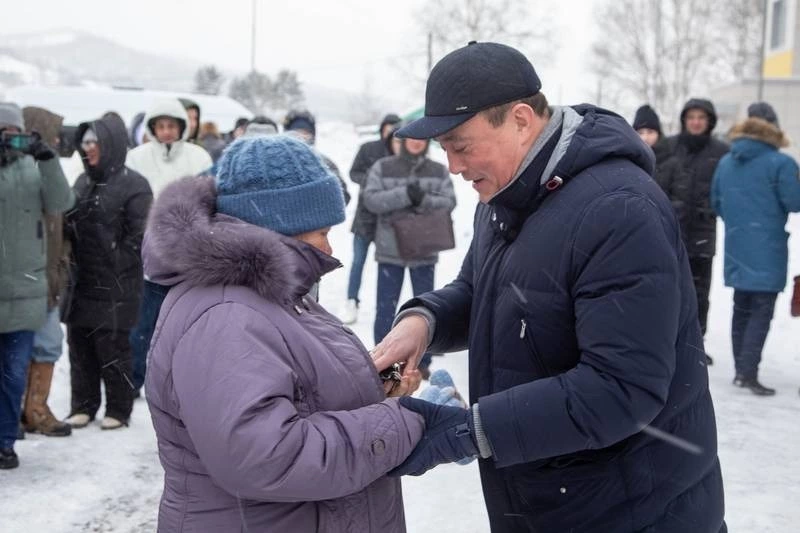 30 семей в селе Холмского района получили комфортное жилье