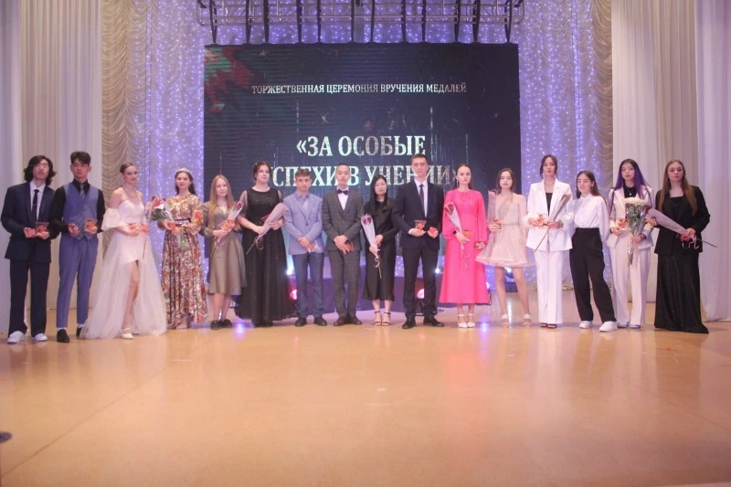 Медалями «За особые успехи в учении» отмечены 20 выпускников 