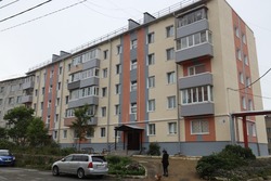 Губернатор В. Лимаренко оказывает поддержку в обновлении жилого фонда округа