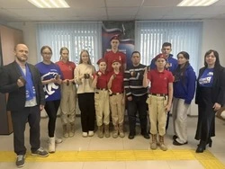 В Холмске сплели «Браслеты выживания» для бойцов СВО