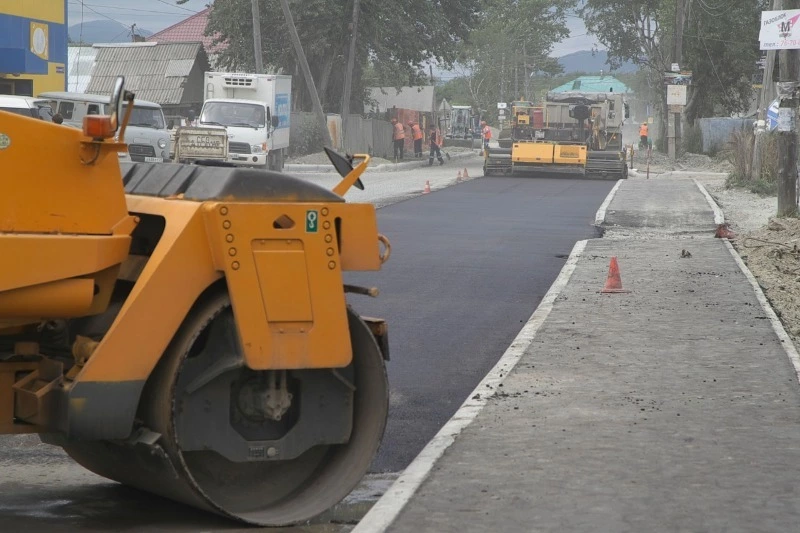 Дорожную технику проверяют на Сахалине перед сезоном ремонта