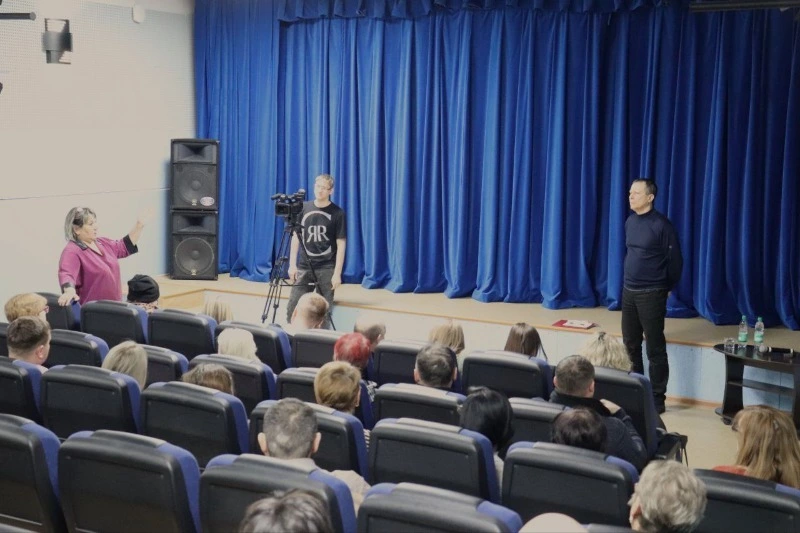 Мэр Дмитрий Любчинов встретился с инициативной группой жителей округа 