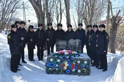 В Холмске почтили память экипажа парохода «Баскунчак»