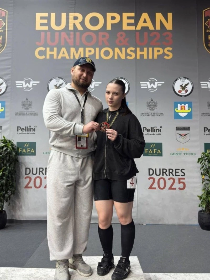 Полина Павлович взяла бронзу первенства Европы по тяжелой атлетике