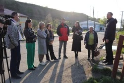 Мэр Холмского городского округа Дмитрий Любчинов встретился с инициативной группой с. Правда