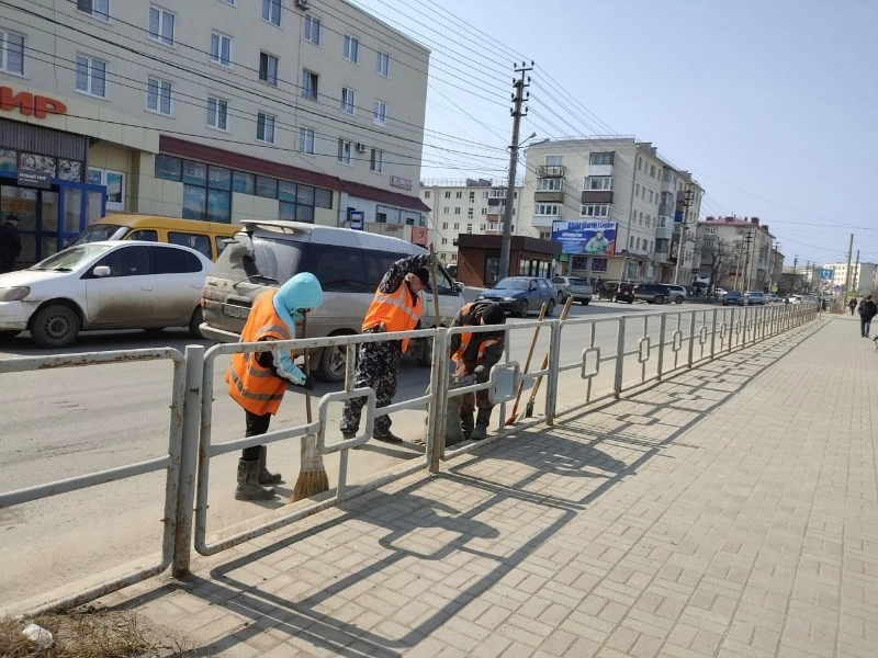 В округе продолжается месячник по санитарной очистке