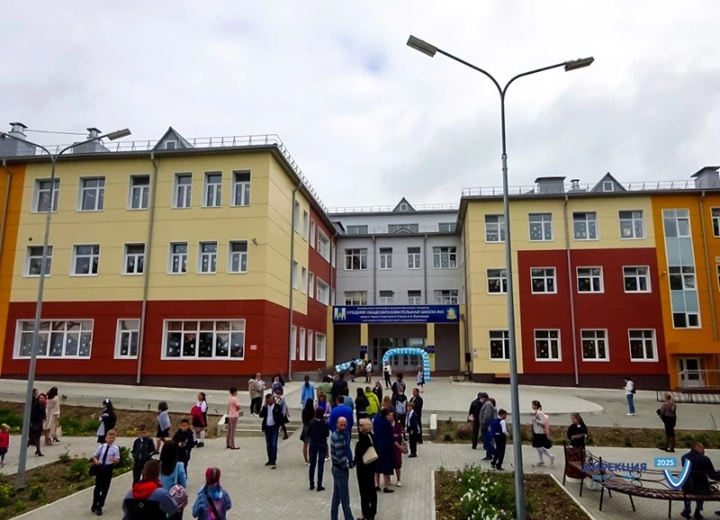 Сахалинская область сохраняет высокие темпы строительства школ и детских садов