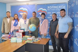 Депутаты холмского Собрания присоединились к акции «Собери ребёнка в школу»