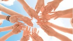 Красивые картинки и открытки с Днем добровольца 2023