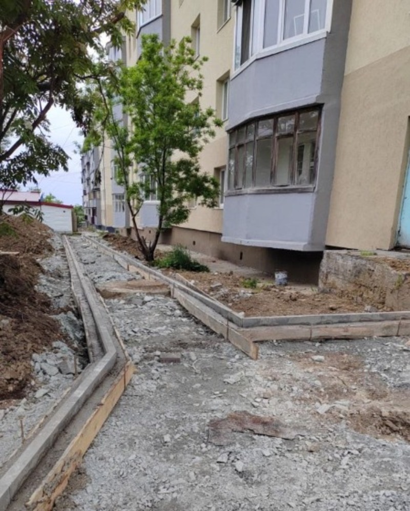 В Холмском округе преображаются дворы