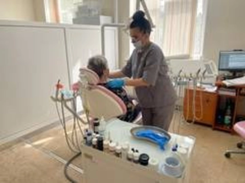 Мобильные медицинские бригады помогают пациентам в районах