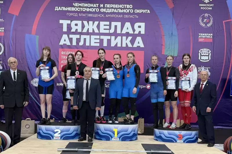 Холмские тяжелоатлеты прекрасно выступили на чемпионате и первенстве ДФО