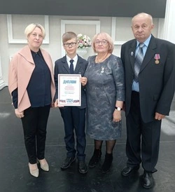 Холмчане Назаровы признаны «Золотой семьей»