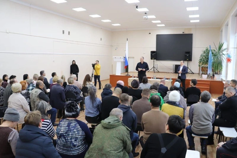 Мэр округа Дмитрий Любчинов встретился с жителями села Чехов