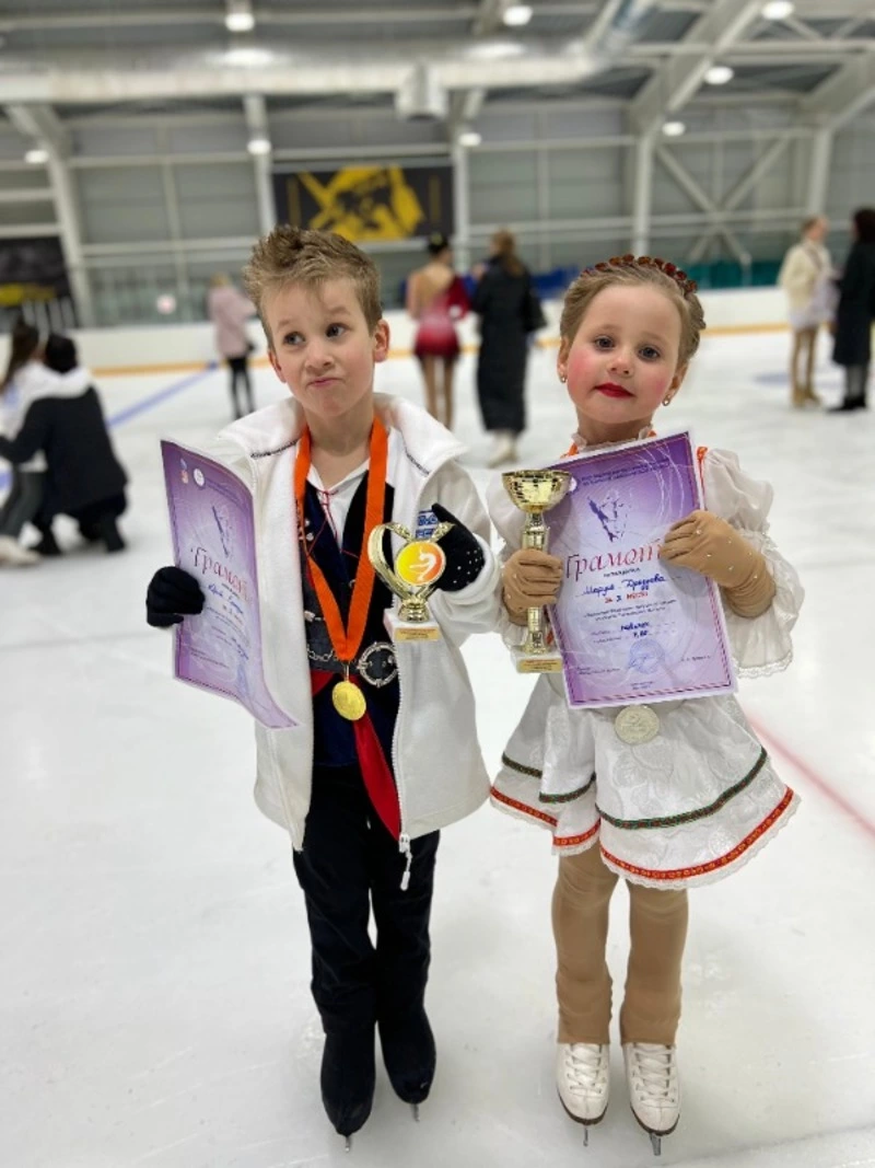 Холмские фигуристы завоевали сразу несколько золотых медалей на первенства Сахалинской области