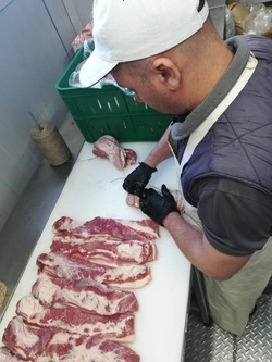   Лидер производства мяса на Сахалине открывает новый цех для копчения