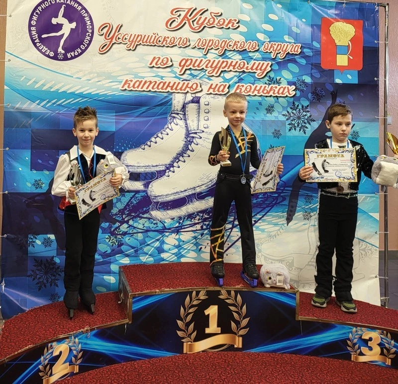 Холмские фигуристы завоевали три медали на первом этапе Кубка Приморского края